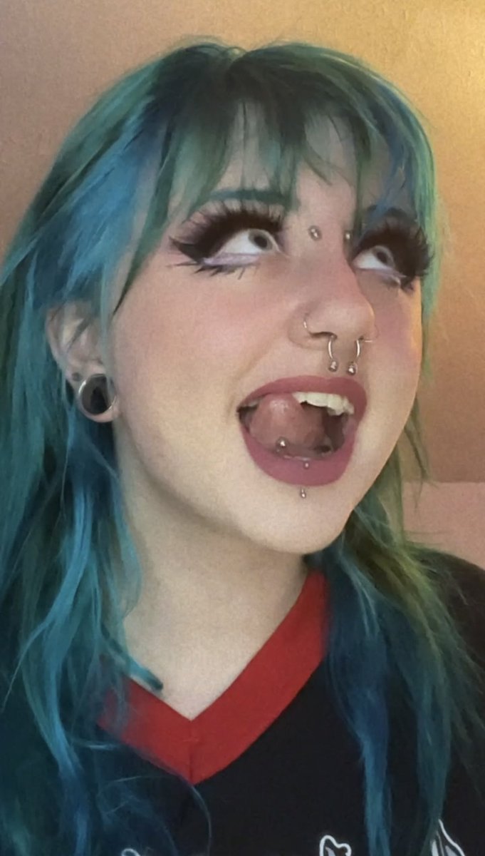 hi i am not dead. also i have blue hair now