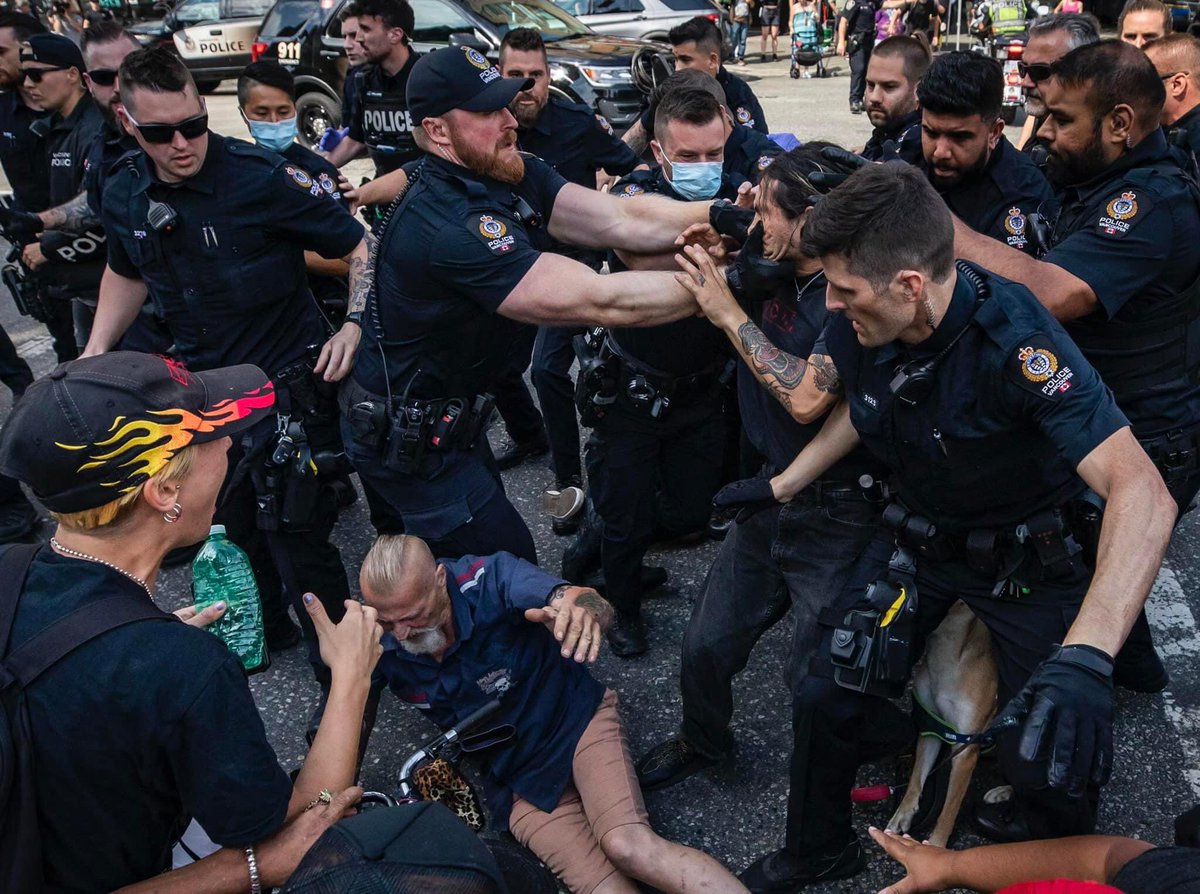 mitote83's tweet photo. @VancouverPD True statement.  They were only hitting people. https://t.co/Biu0Kf2WH4