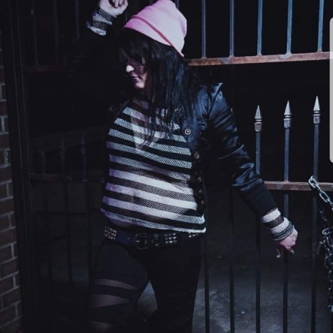 Vibes last one in the purple is me being my bratty self at disney https://t.co/QfXmtqwmSA