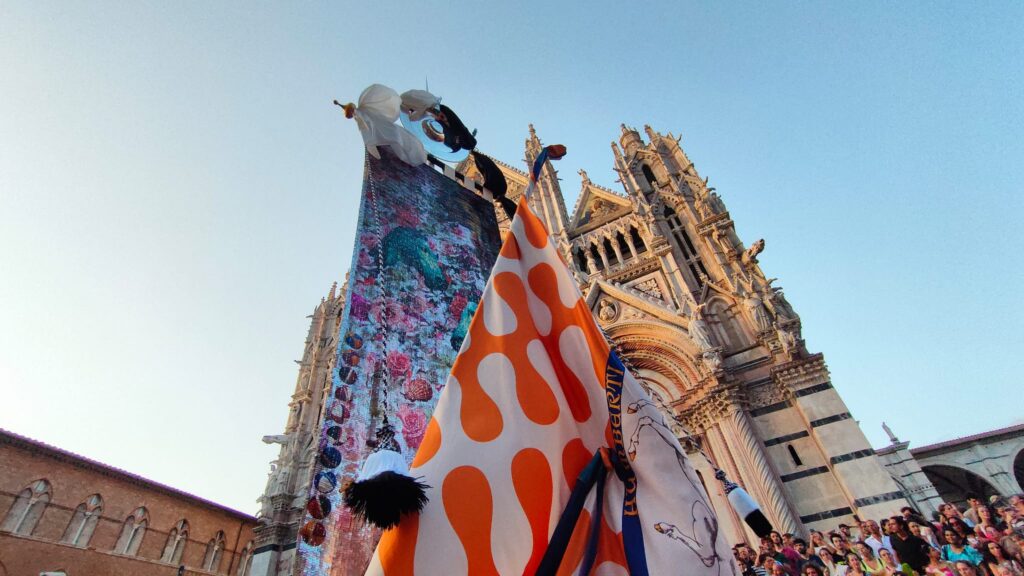 Il Leco invade il Duomo. E' il trionfo di Tittia - ilcittadinoonline.it/palio-contrade…
