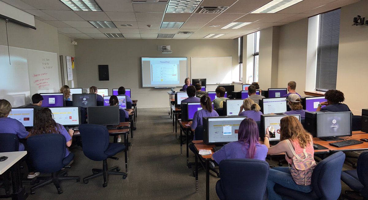 LathesTowns's tweet photo. Thank you to @TarletonWBB and many others for assisting with #TexanTrailTranscript presentations to over 1700 new Texans! @DeiTarletonVP @TarletonState @Tarleton_VPSA #TarletonTogether #TarletonExcellence https://t.co/oEN7cJgD1p