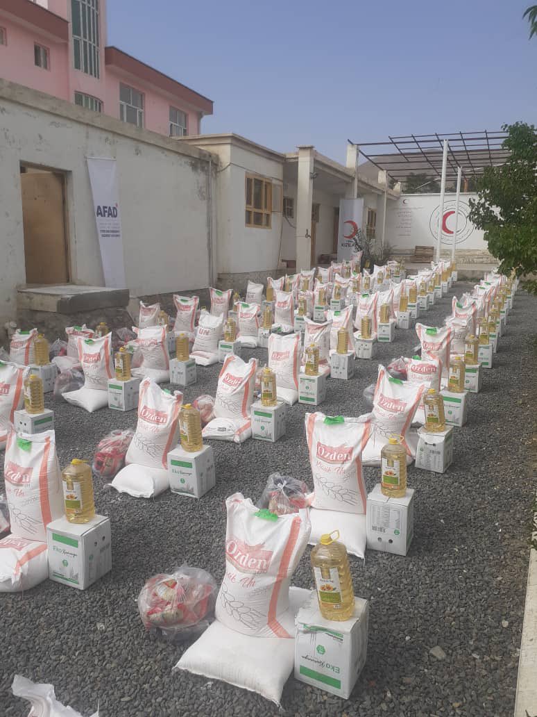 TC_KabilBE's tweet photo. V. İyilik Trenimizle gelen yardımlarımızın dağıtımına @AFADTurkey @RedCrescent @TMaarifVakfi işbirliğiyle Logar ve Nangarhar’da 100’er aileyle devam edilerek,Afganistan’da toplam 51.900 aileye ulaşıldı@TC_Disisleri @MoFA_Afg @ARCSAfghanistan https://t.co/FO7cv0Mrb9