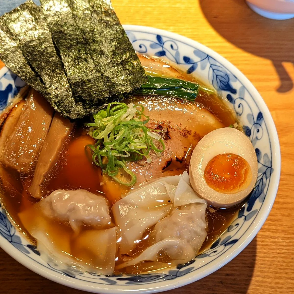 今昔支那そば 炙り肉入り ワンタンTP 優しい味の支那そばが食べたくて✨ やっぱり旨い✨😁 炙り肉がたっぷりで大満足😋