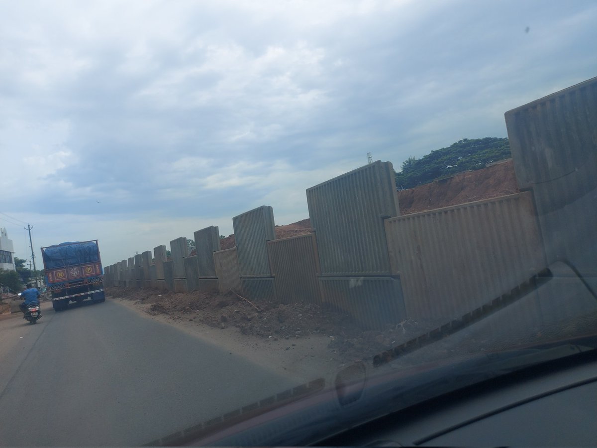 rajeshwari2017's tweet photo. @nitin_gadkari @nsitharaman Highway No 16 from BERHAMPUR TO BHUBANESWAR has bad roads with full of pot holes high Tolls .I Paid 95 Rs for a road which is under construction and in terms does not exist.i know you have lot of development agenda for the northern India please include holistic development. https://t.co/TPaZWqCeUQ