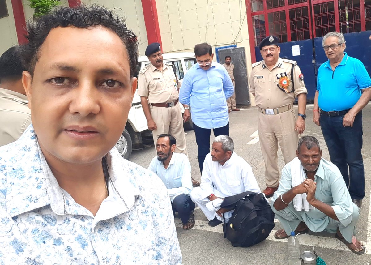 arunlovy's tweet photo. On the occasion of INDEPENDENCE DAY, we of #SATYAMEV #JAYATE #TRUST, #Agra, helped to get release 3+4=7 #prisoners from #CentralJail Agra by depositing their due fine amount as per Gov norms.
@OfficeOfDMAgra @AgraNagarNigam @myogioffice @AmitShahOffice @homeupgov @Uppolice https://t.co/uRLpWHanqn