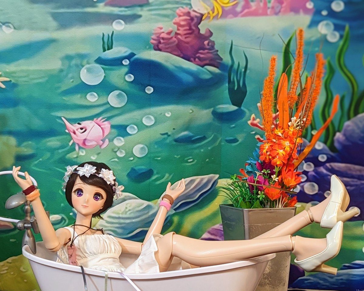 rc2agog's tweet photo. Pix!  Elegant.. Graceful.. Charming.. "Whoops!" ..And a good sport! 🤗✨
.
#Pix #SmartDoll #BJD #chaplet #hairwreath #forest #bridge #loveseat #wreath #couch #tub #fairyforest #bathtub #underthesea #diorama #RRBJDExpo #ResinRose #DollExpo @ResinRoseBJD https://t.co/LDgINSqEwZ