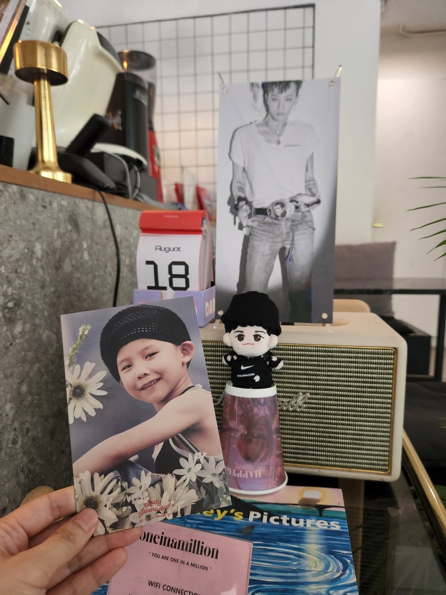 darak818's tweet photo. 곳곳이 너무너무 예뻐요❣️
오셔서 함께 생일 축하해요🥳💕

#권지용 🎂💐🥳
#HappyKWONJIYONGDay
#20220818 #AlwaysGD https://t.co/hP0c8yv3hZ