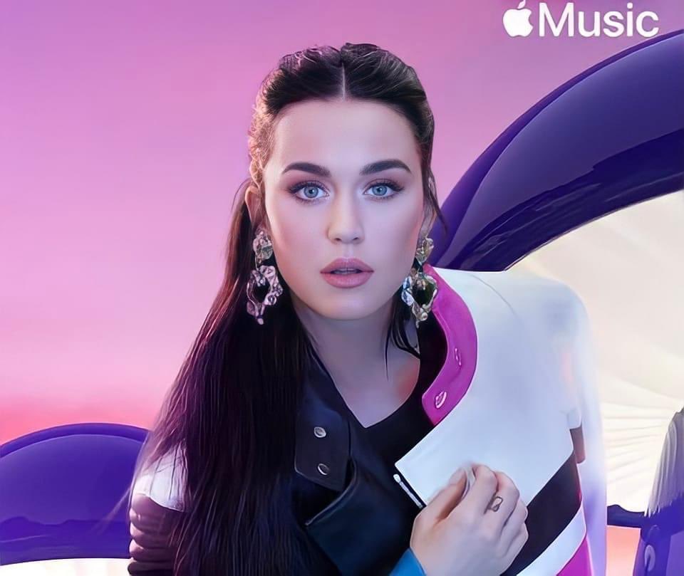 Katy_Perry_Ec's tweet photo. una nueva era en camino? 🧐 https://t.co/KYoCec46NP