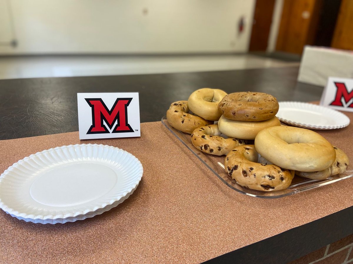CieraJThomas's tweet photo. We had a blast meeting new students at our Columbus send-off breakfast!! #LoveAndHonor #MiamiUniversity #classof2026 @MiamiOhColumbus https://t.co/Flh4Kns0jm