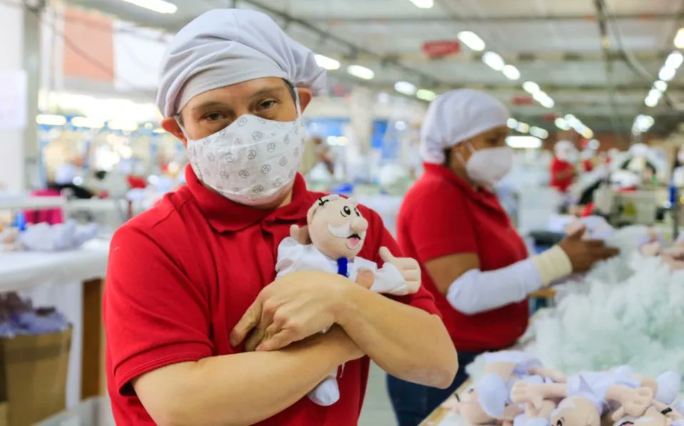 Milenio's tweet photo. "Cero discriminación": Peluches del Dr. Simi son hechos en Puebla por personas con discapacidad
https://t.co/eru01eUXdY https://t.co/e80gUsX2ke