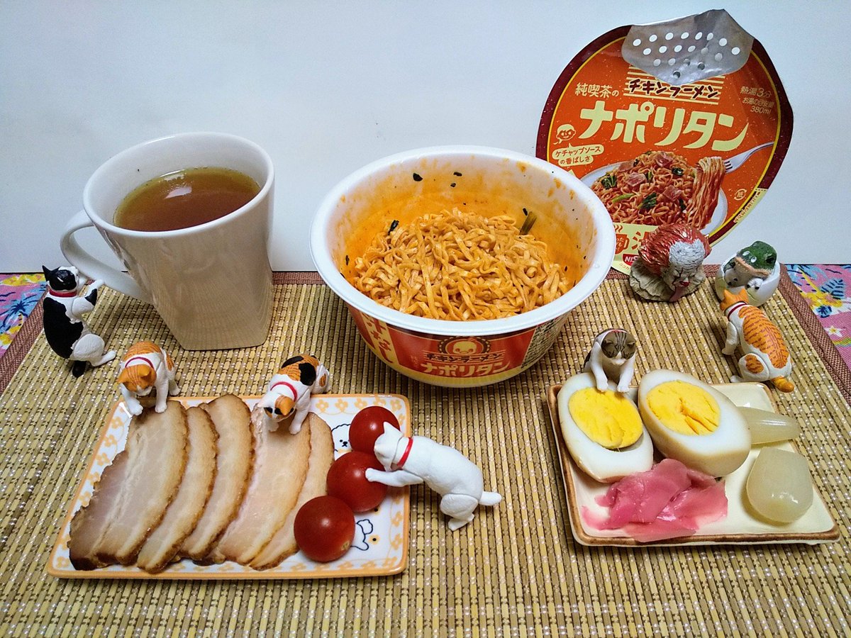 TARO27064373's tweet photo. チキンラーメン 純喫茶のナポリタン🤩
湯切ったスープも飲める✌️🙋
なるほど、ケチャップソースが香ばしい‼️うまい👍スープも優しいコンソメ風味⁉️うまい👍
粗挽きコショー30振り‼️わぁ~コク増し‼️うまさ増し‼️👍
#ニャンズ #大注目 #ペニーワイズ
#EvilFace https://t.co/ur1AsHliUb
