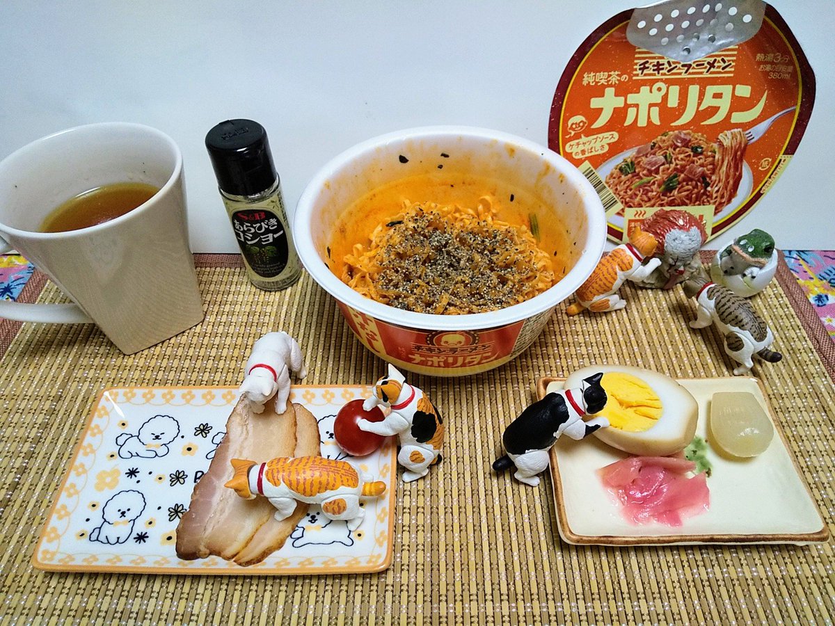 TARO27064373's tweet photo. チキンラーメン 純喫茶のナポリタン🤩
湯切ったスープも飲める✌️🙋
なるほど、ケチャップソースが香ばしい‼️うまい👍スープも優しいコンソメ風味⁉️うまい👍
粗挽きコショー30振り‼️わぁ~コク増し‼️うまさ増し‼️👍
#ニャンズ #大注目 #ペニーワイズ
#EvilFace https://t.co/ur1AsHliUb
