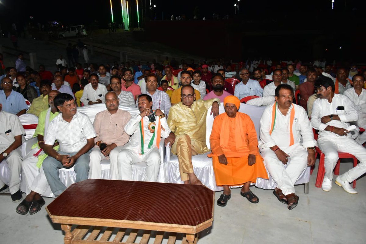 utkarsh199828's tweet photo. #Siddharthnagar में आयोजित #kavisammelan #आज़ादी_का_अमृत_महोत्सव #AjadiKaAmritMahotsav #aajadikaamritmahotsav #क��िता #kavita #साहित्य #sahitya 
देर रात तक चले कवि सम्मेलन में ढेर सारा प्यार मिला। https://t.co/diNdzQZuSp