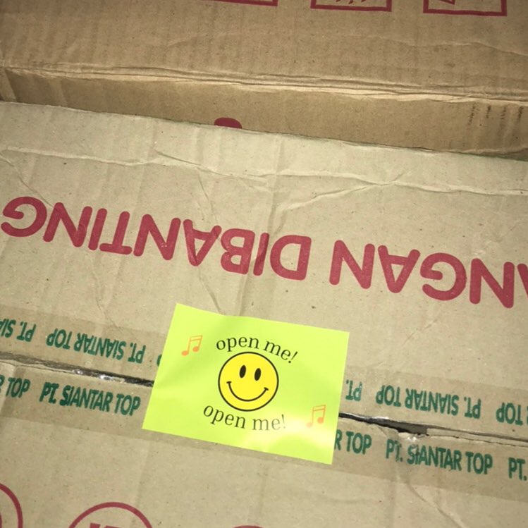 31abeille's tweet photo. — an update:

halo temen2 👋🏻 🌷 today I’ll deliver our love package (some food and clothes) obtained from the proceeds of the sale of the asahi birthday kit to our friend's in need 🤗🎁 💌 (for more update will be upload on asahi’s birthday 20 august later!) ♪(๑ᴖ◡ᴖ๑)♪ https://t.co/DpBKPoO6wK