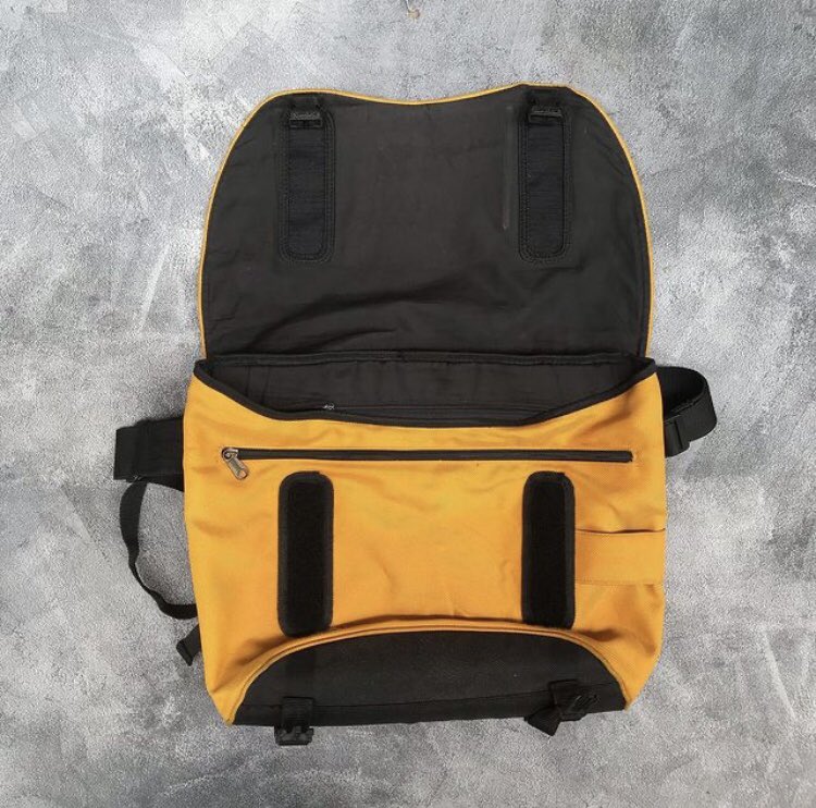 KananStrep's tweet photo. Fs messenger bag converse ukuran M L47 T37 , minus pemakaian saja.
Harga 250.000 bisa rekber👌
Minat Wa : 085157578664
#FnFjb https://t.co/MZRFl9Uy1v