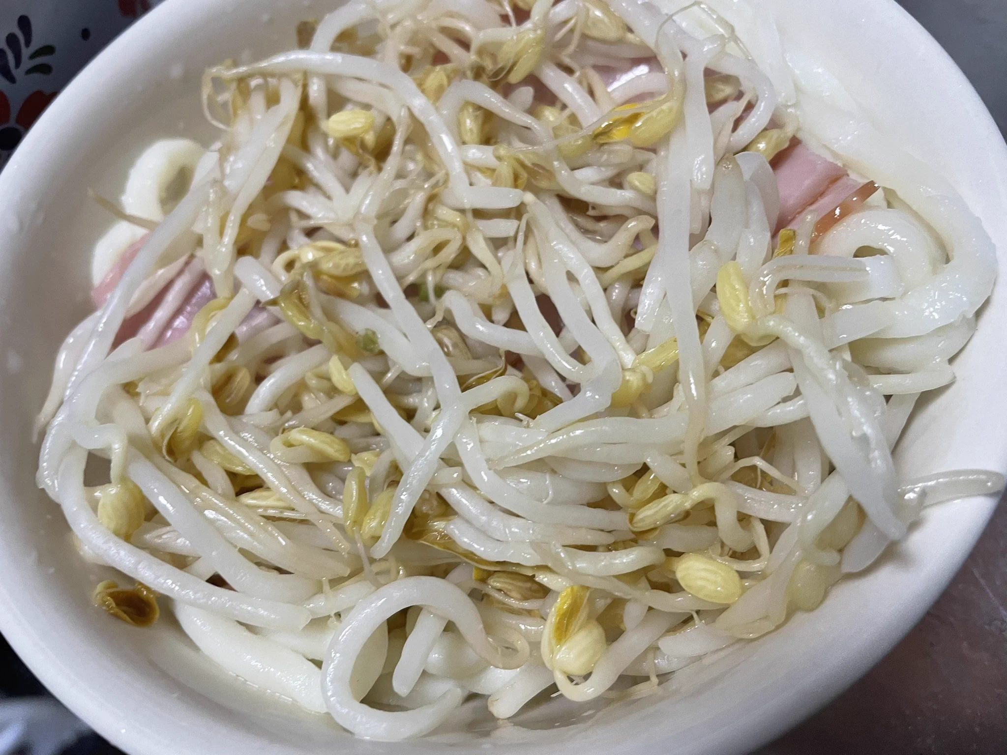 もやしとベーコンとネギで作った
これはいける
安いし美味しい  