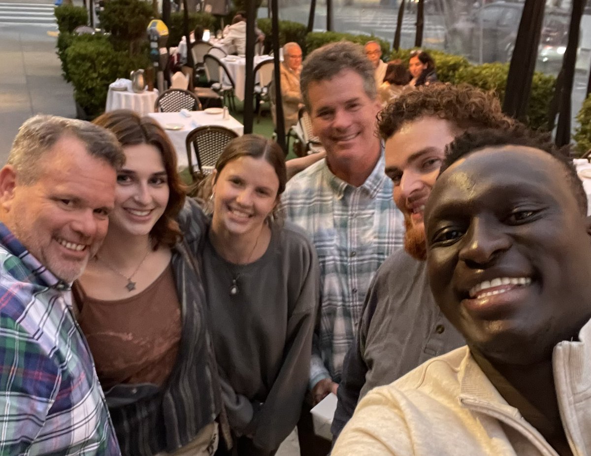 cubfinley's tweet photo. Back to school celebratory dinner at Izzy’s with brothers, nieces, nephews and sons.  Feeling blessed. https://t.co/QNnwFRcOYx
