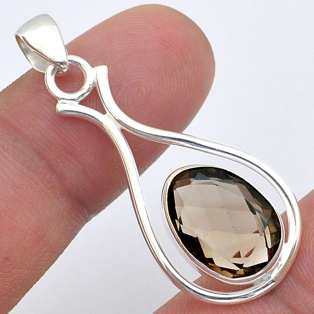 The smoky brown topaz pendant jewelry.

visit us:gemexi.com/gemstones/jewe…

#topaz #topazjewelry #browntopaz #silverjewelry #gemexi