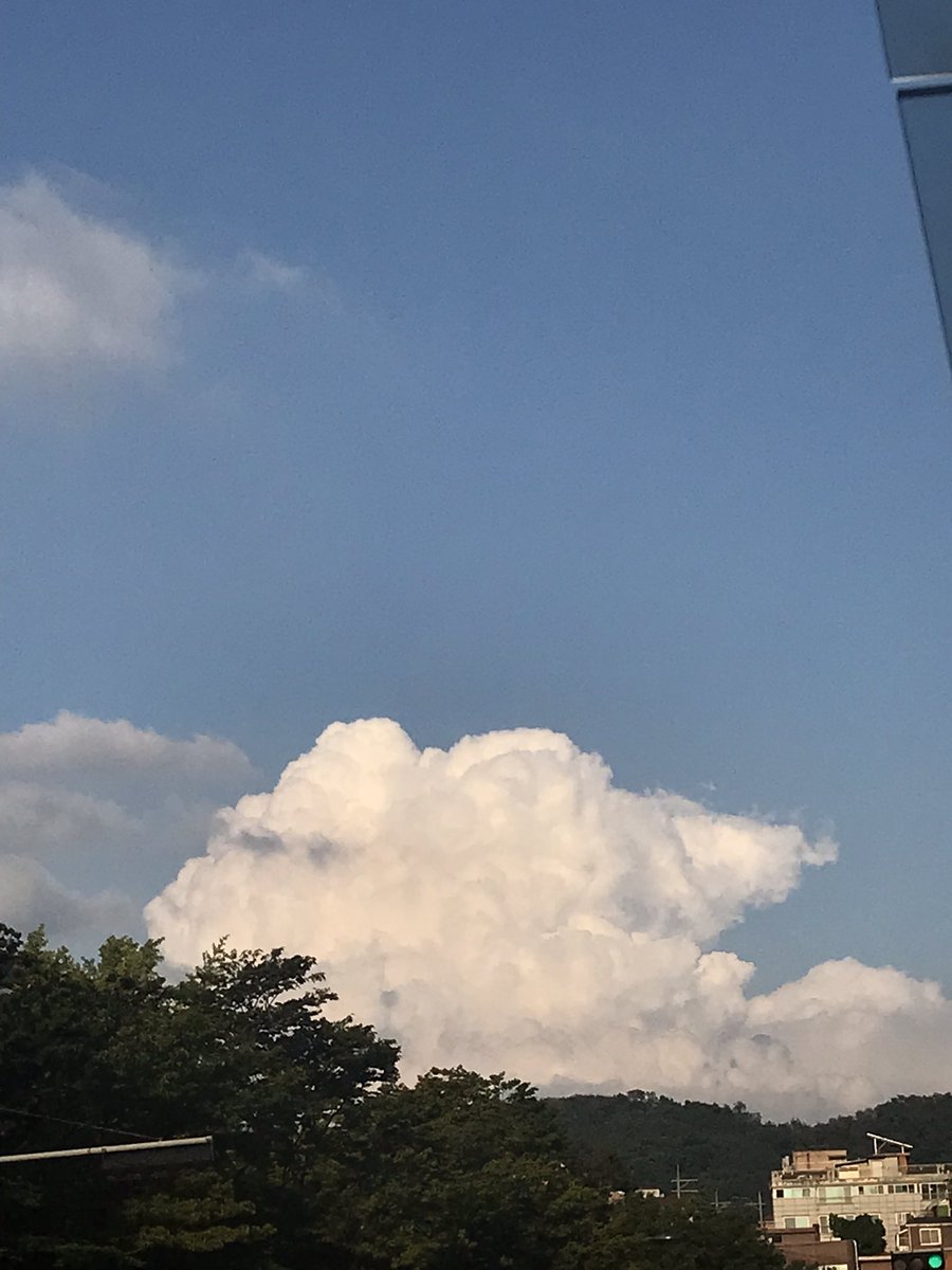 haromuud's tweet photo. 🤍👀☁️

#NFTs #Crypto #nftart #nftartwork #NFTartist #cryptoart #Ethereum #artwork #paint #illustrator #NFTCommumity #nftcollectors https://t.co/1Fgsns3BLK