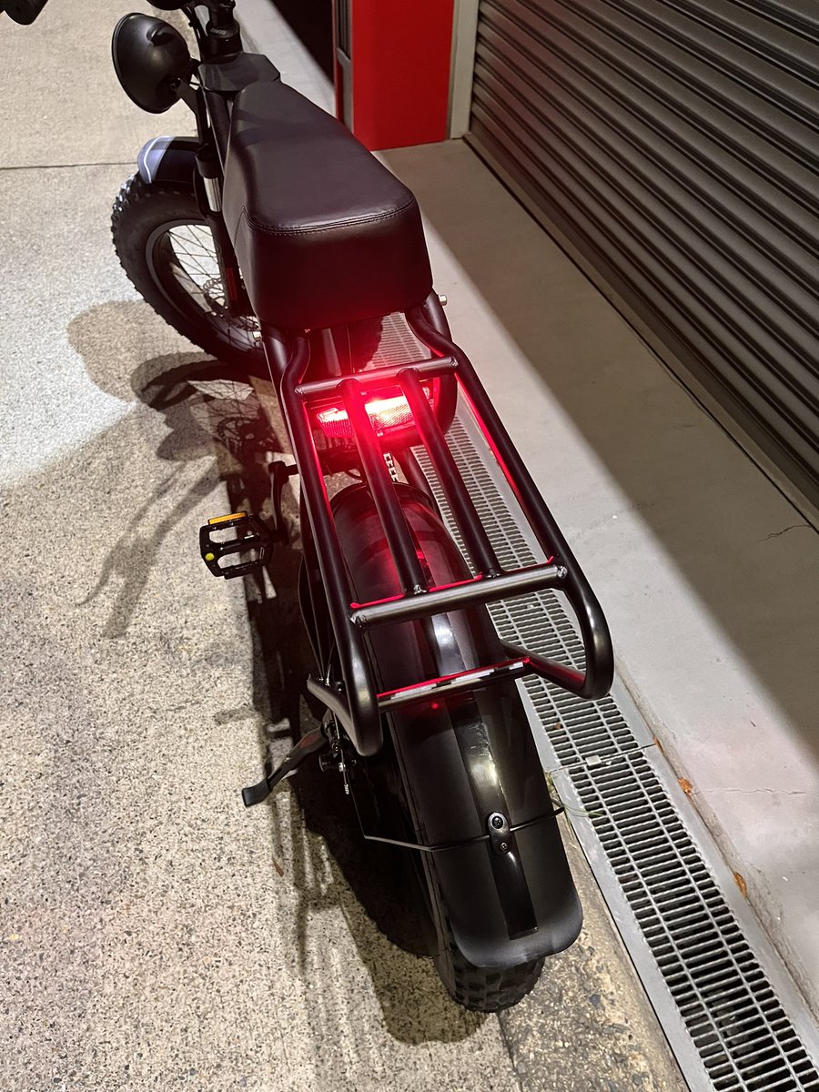hiroproject's tweet photo. ヘッドライトが良い感じです
#matebike
#samebike
#adoa20f #fiido
#ファットバイク
#電動バイク #電動自転車 #電チャリ
#UberEats https://t.co/wkpiZvvNSe