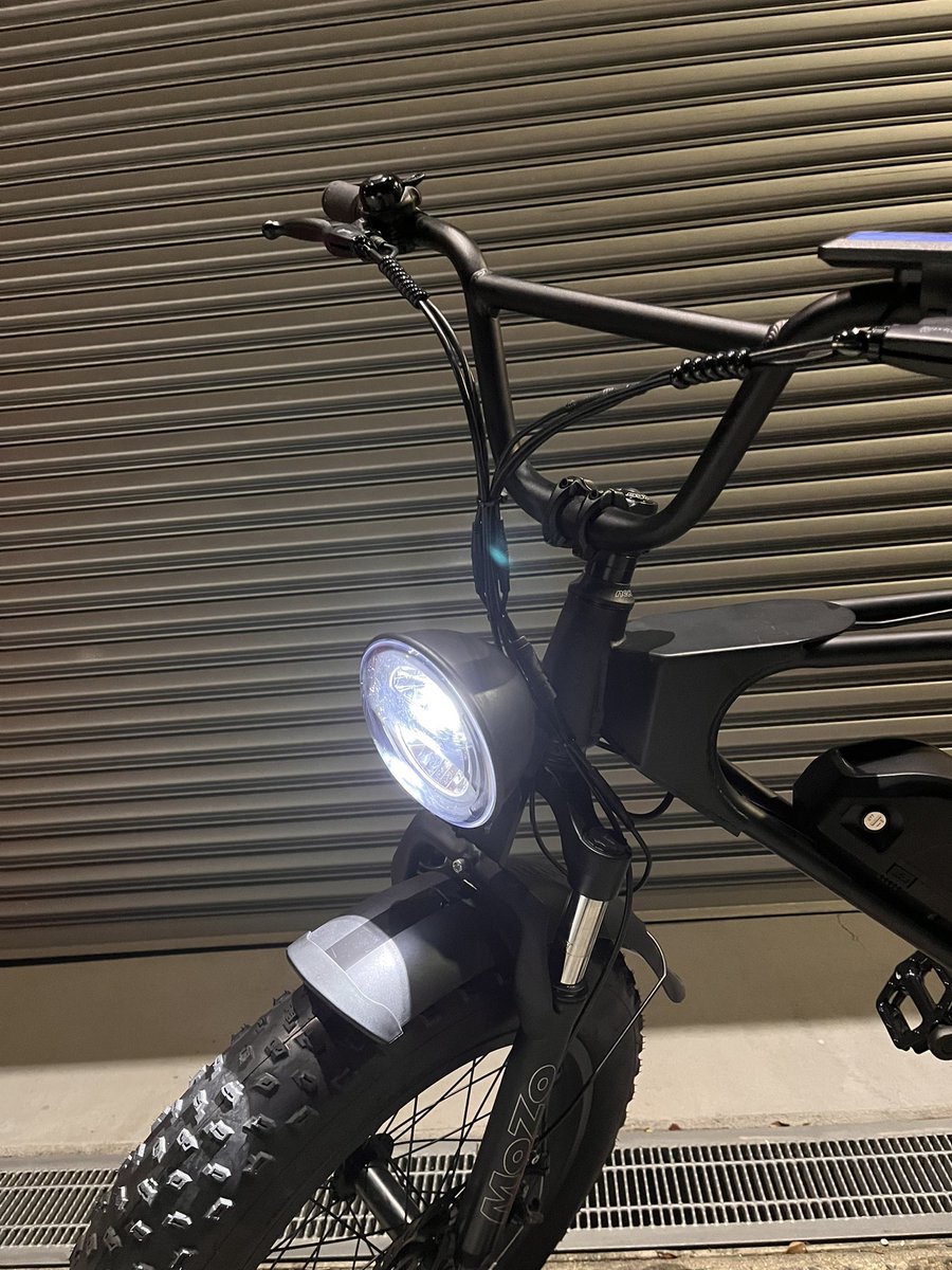 hiroproject's tweet photo. ヘッドライトが良い感じです
#matebike
#samebike
#adoa20f #fiido
#ファットバイク
#電動バイク #電動自転車 #電チャリ
#UberEats https://t.co/wkpiZvvNSe