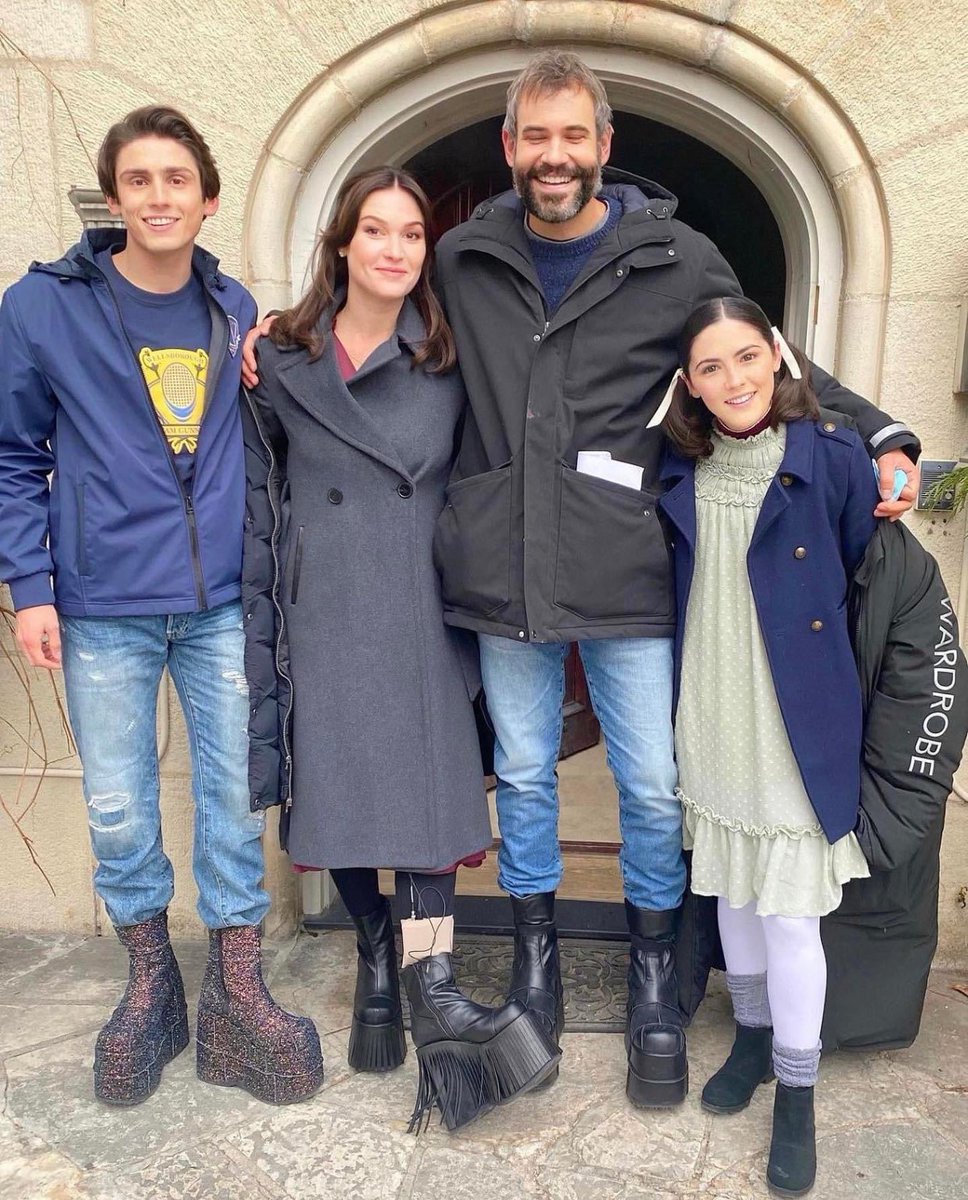 gothspiderbitch's tweet photo. the cast of the new orphan movie had to wear platforms to make isabelle fuhrman look smaller and I’m just wondering who volunteered to bring in their demonia collection https://t.co/rrc56AArMH
