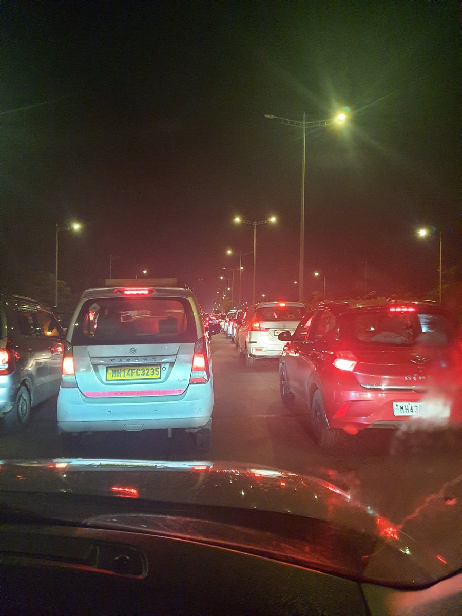 TejasPrakash5's tweet photo. Everyday traffic situation at Vashi bridge. For mere 2km, its shows 45mins of jam and this is everyday situation.
Reason-Vashi Toll Naka.
Whom to complain? What to do? No idea.
@MTPHereToHelp
@mumbaimatterz @Navimumpolice @CMOMaharashtra @nitin_gadkari Please answer https://t.co/xA0P2J9BfL