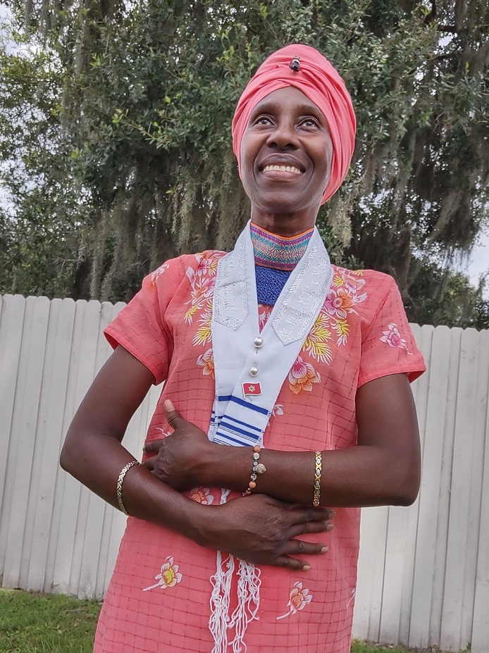 A better view of th bracelet from <a href="/13PureHands/">13 Pure Hands</a>. Et's th one W/ dif shades of orange.