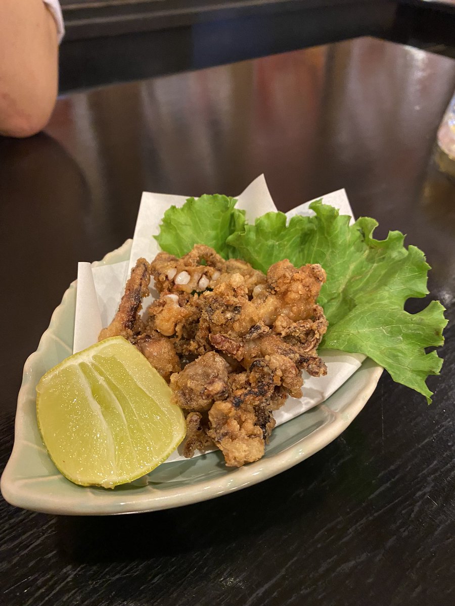 4girlieshunters's tweet photo. ล่าสุดไปกินร้านญี่ปุ่น แถวสีลมมา ชื่อร้าน mokkori เราสั่งแบบข้าวแกงกะหรี่ เป็นแกงกะหรี่ที่เข้มข้นมากกกก ไม่เหลว มาพร้อมเนื้อเป็นก้อนรวมอยู่ ส่วนของกินเล่นก็เป็นหนวดปลาหมึกทอดตามรูป กับยำทาโกะผสมปลาร้าญป โดยรวมคือเด็ดมากกก 🥹🍻 #ญี่ปุ่น #อร่อยบอกต่อ #อร่อยไปแดก @aroii @aroiipaiadk https://t.co/2BAsPWzdBL