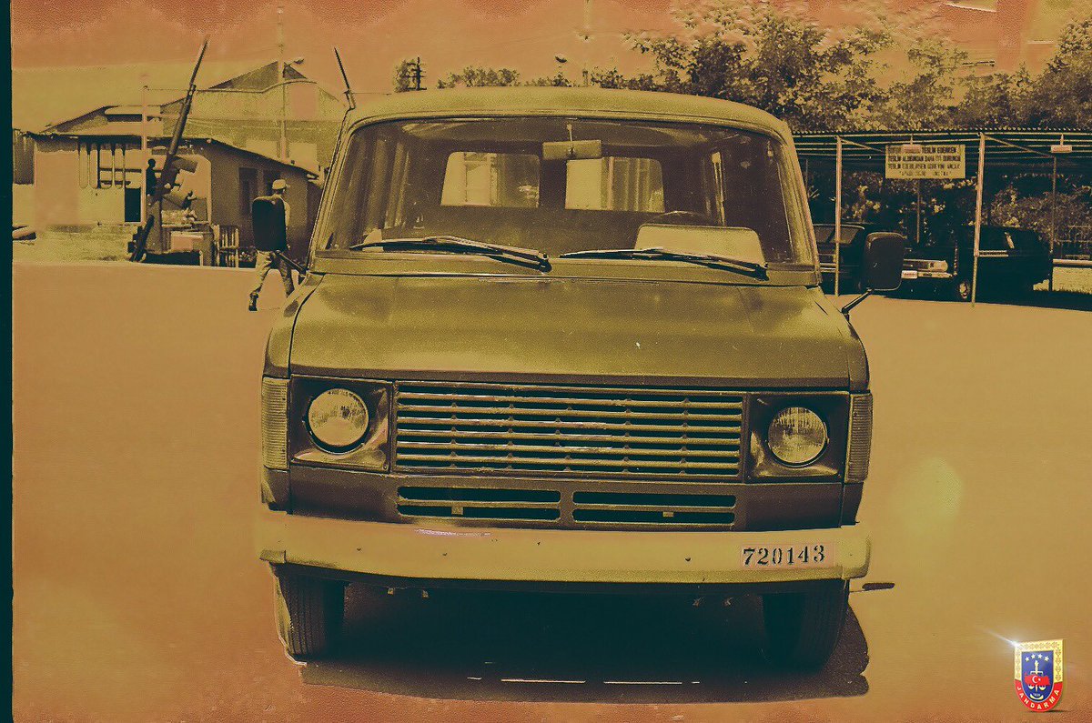 Araçlarımız değişse de amacımız hep aynı🇹🇷

🗓1984 yılında envanterimizde olan araçlarımızdan biri🚐
#Jandarma
#TarihteJandarma
#Tbt
