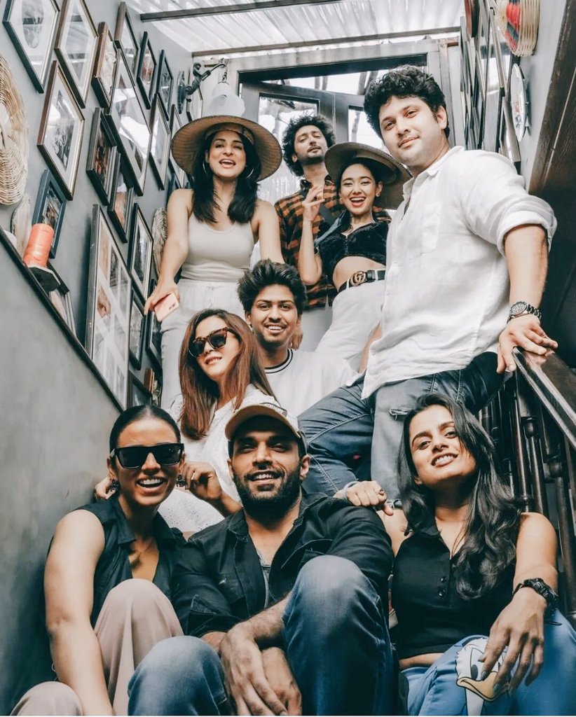 Ghum Hain ZDMN ke pyaar mein, 
Dil Subah Sham... 
SAB TV se S2 ki demand krna, 
Hain Fd ka roj ka kammm.. 
. 
. 
<a href="/sabtv/">Sony SAB</a> 
<a href="/SeemaSawhneySha/">Seema Sawhney</a> 
<a href="/sudhirsunshine/">sudhir sharma</a> 
#ZiddiDilMaaNeNa
#Moran #SidSa #koezi