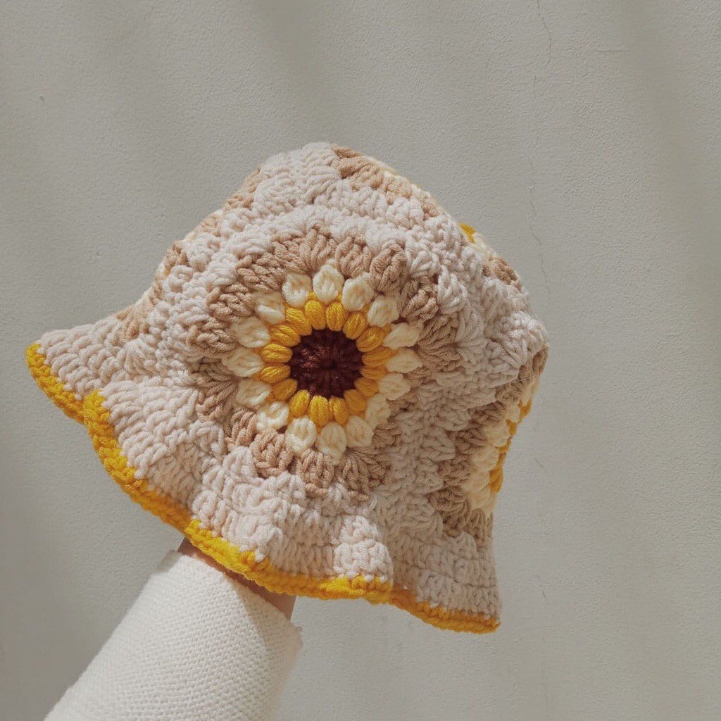 cessazura's tweet photo. ✨Topi Rajut Lucu Imut
#cessarecomoren bucket hat crochet🧶
• pict 1 : https://t.co/Y94HN5SzLT
• pict 2 : https://t.co/vUPxiXrniR
#racunshopee #racunbelanja #Seulgi #RedVelvet #shopeehaul https://t.co/X6PF49j0Fv