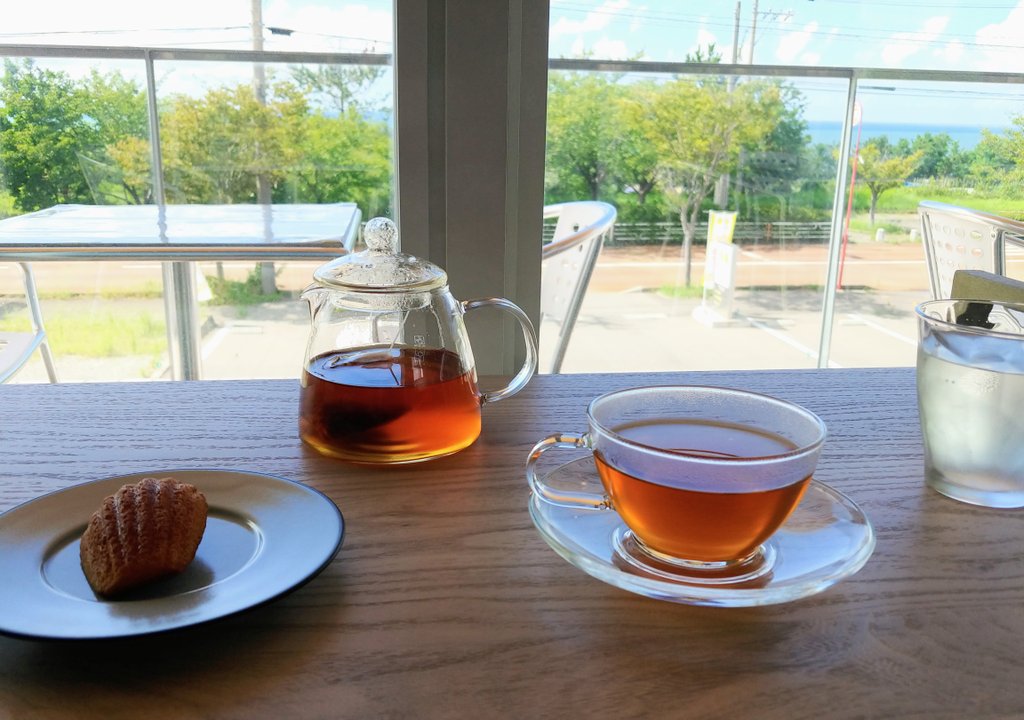 bv_yp83j's tweet image. はじめましてのカフェ☕

一階は、薬局と、がん患者さんのためのウィッグを扱う美容室

二階は、漢方ハーブティーや焼き菓子のカフェ

#FORAC cafe