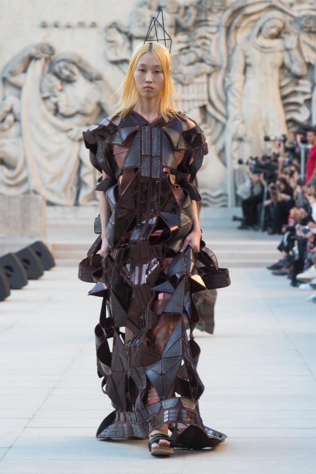 OlgaZhirova's tweet image. #RickOwens 2019 🍥♣️🍥. #lookoftheday #metalook #metafashion #nftfashion