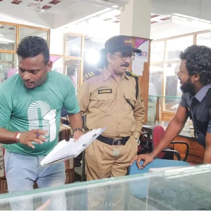 akpratheesh3's tweet photo. Rule Number 4 Shooting time https://t.co/10RdFv1fro
