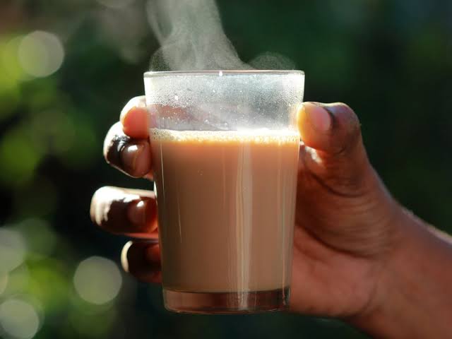 ujjwalabaxi's tweet image. Are you addicted to your Morning Bed tea? Cannot function if you don't have it as the first thing?
Try weaning yourself off this habit as much
- disturbs body's alkaline pH - essential for longevity
-harmful for the digestive system
 #tea 
#hyperacidity #antacids
