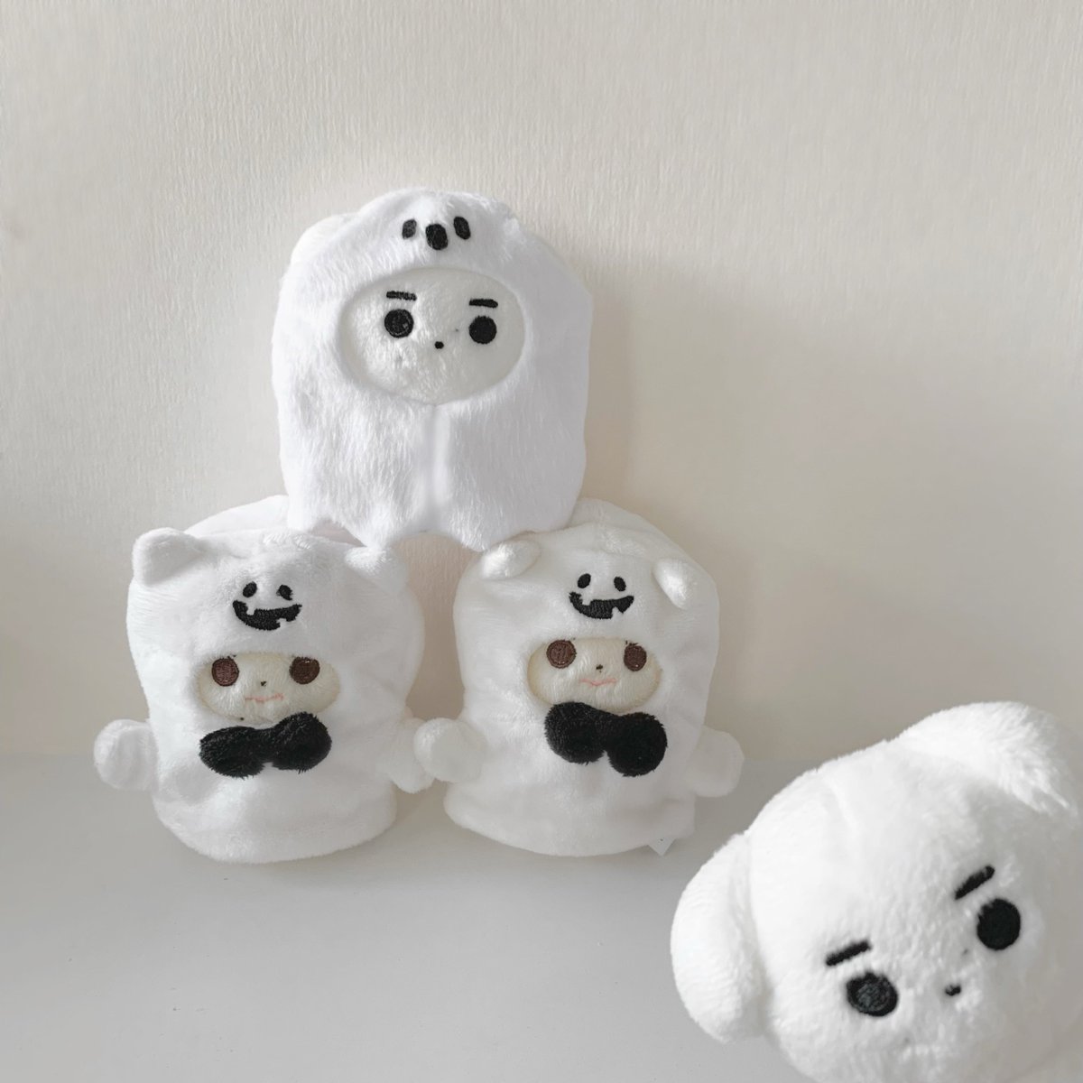 ╭◜◝ ͡ ◜◝ 정원이  ╭◜◝ ͡ ◜◝ 성훈이
( •‿•。   )☆       ( •‿•。    )☆ ♡
╰◟◞ ͜ ◟◞⠁   ╭◜◝ ͡ ◜◝╮ ͜ ◟◞╯
훈댕이♡     ( •‿•。    )☆양짱이
♡ 　         ╰◟◞ ͜ ◟◞╯

#훈댕이_둘이보다_훈자죽지 
#양짱이_어때_짱이지