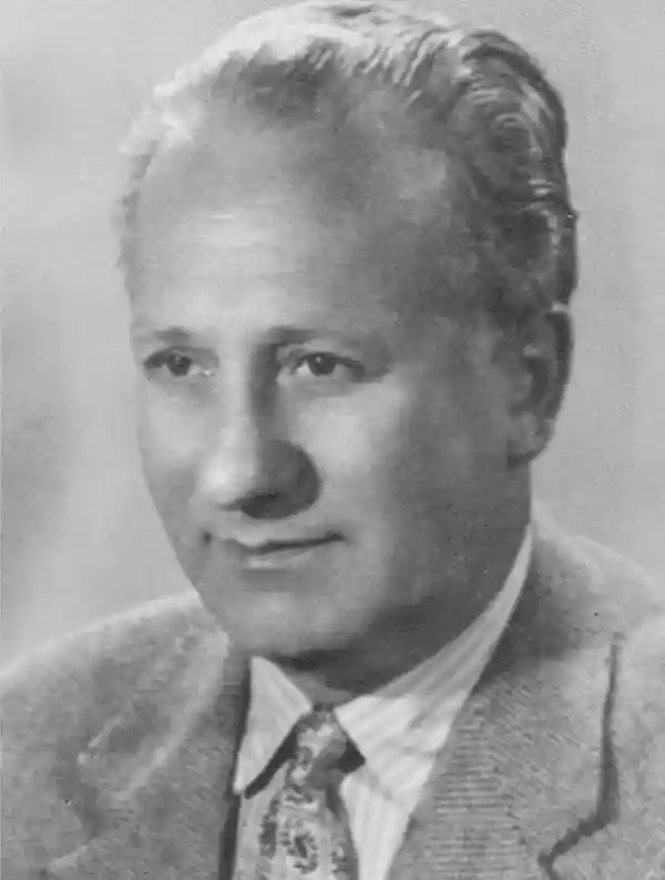 GentlemanUltra's tweet photo. 🆕🚨 In the new TGU podcast @SerieA_Aust sits down with @theinsidelefty to discuss extraordinary life of Ernő Egri Erbstein, the @EgriErbstein Tournament, @CorinthianCas and more. Enjoy the conversation. #Calcio #SerieA #Erbstein #VaiCorinthians 🇮🇹⚽️🇭🇺 
https://t.co/ocKWDoAVgw https://t.co/m1xpWTy2zi