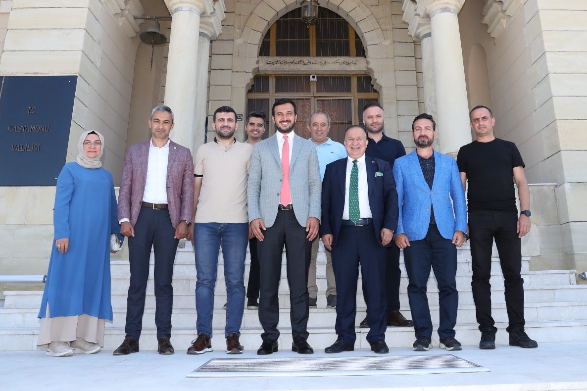 Kastamonu Valimiz Sn. <a href="/Valiavnicakir/">Avni Çakır</a> beyefendiyi çalışma arkadaşlarımla ziyaret ederek, değerli fikirlerinden istifade ettik. 

Kastamonu için güzel işlere imza atan sayın valimizi tebrik ediyor, çalışmalarında başarılar diliyorum.