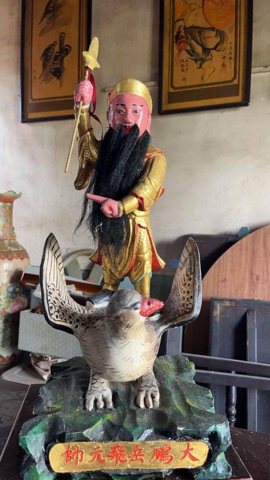 In this case, the Great Peng is actually the Hindu bird god Garuda ...