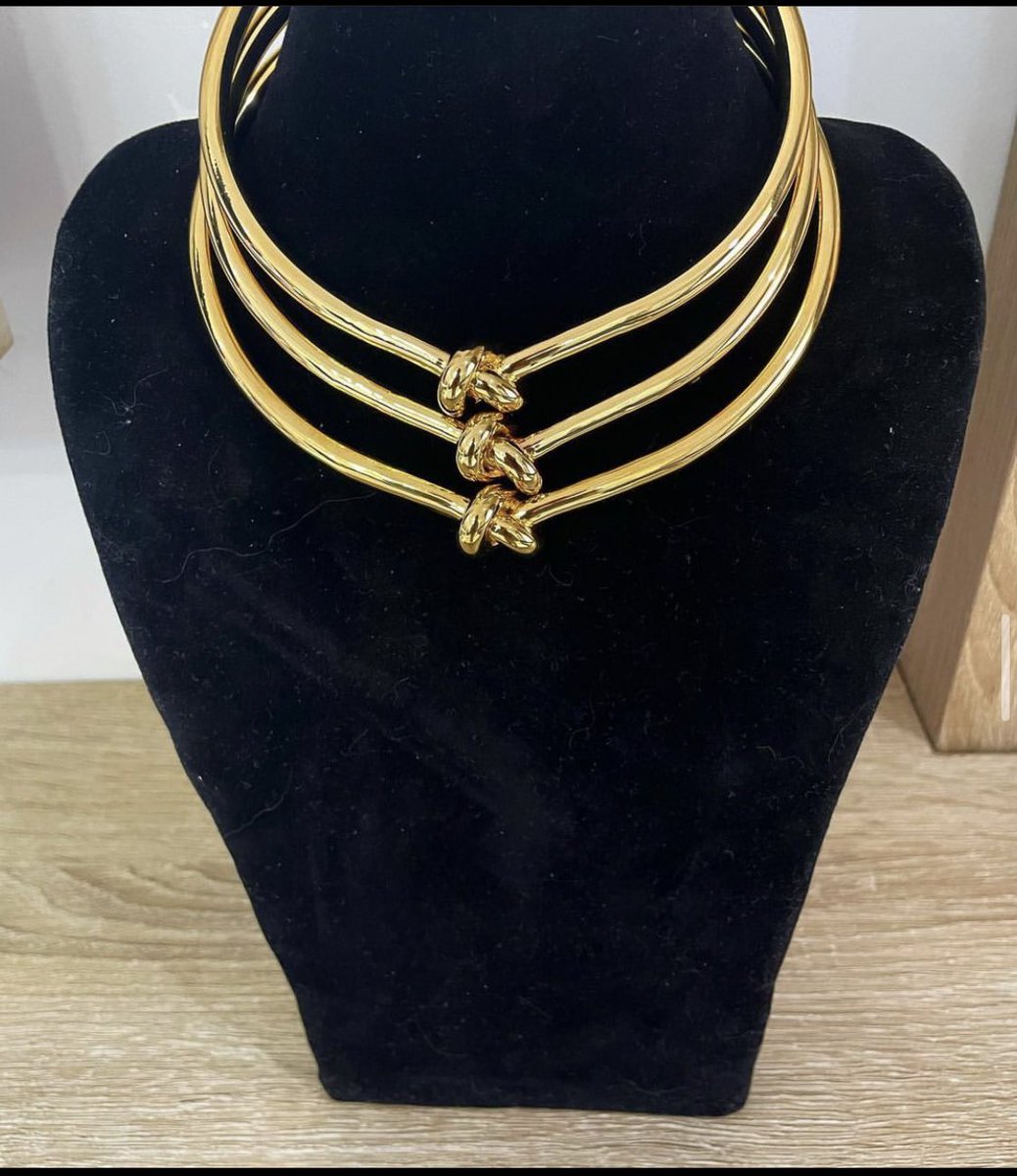 GetReady_Withme's tweet photo. Hi I sell jewelry,scarves and all kinds of jewelry. Below are the pictures of what I sell and a link to my Instagram page https://t.co/2sTQdwa1gE . Please patronize me as I am a small business owner trying to make a decent living. https://t.co/oiydjEaUrn