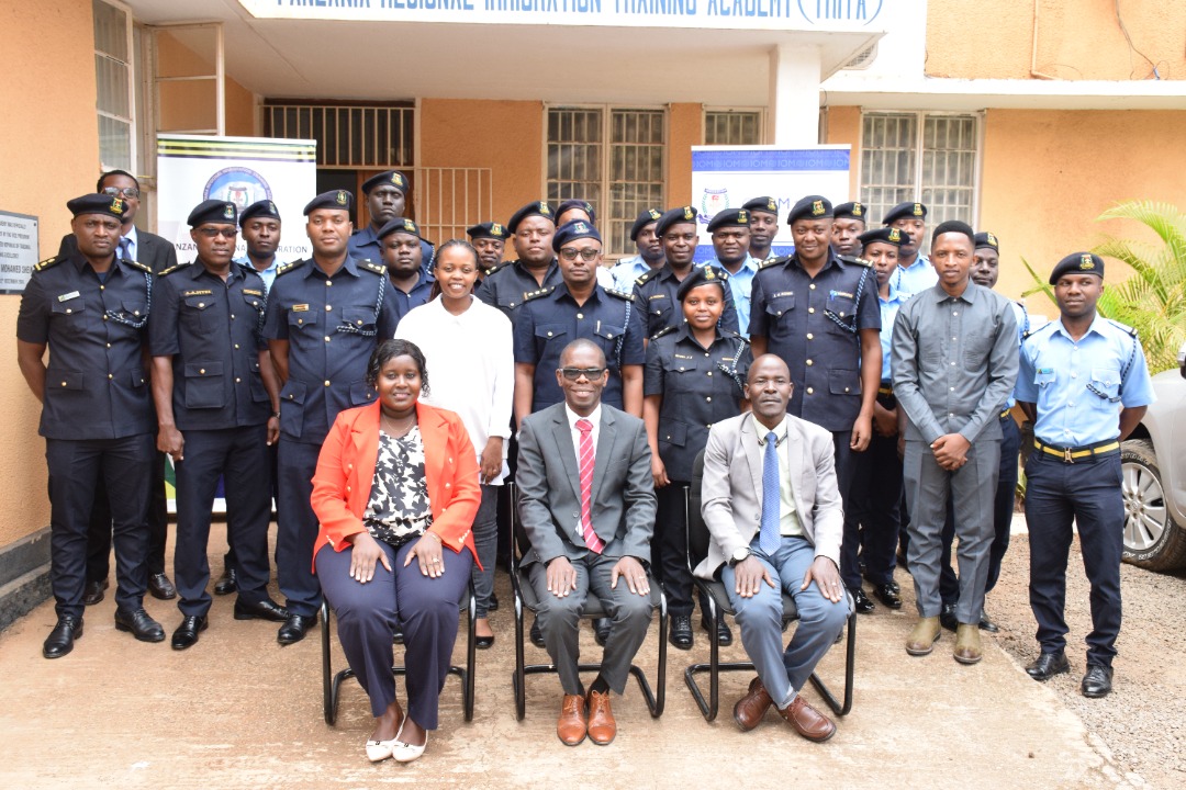 HofmeijerDavid's tweet photo. The roll-out training of #ImmigrationOfficers from #Mtwara, #Ruvuma &amp; #Lindi continues at #TRITA this week! With the support of @AA_stabilisiert. #bordermanagement #borderpatrol @IOM_IBM_HQ #Tanzania🇹🇿 #Mozambique🇲🇿 https://t.co/ynv0V1ySps