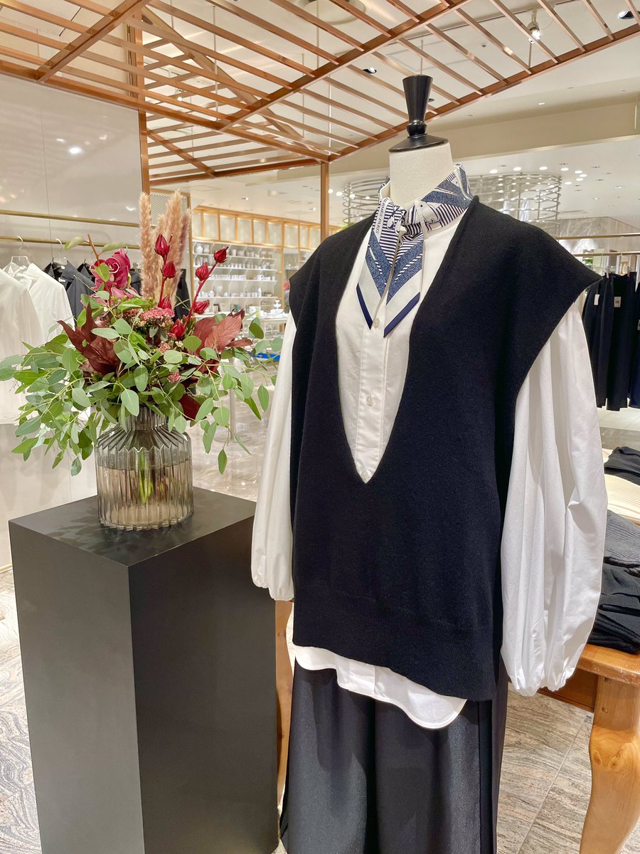 isetan_fashion's tweet photo. 💐〈cccmalie〉
お手持ちのスカーフを付けることで完成するシーマリーのブラウス💓
完売情報など最新情報は「ぱぱままぼくわたし」のインスタグラムのストーリーズより発信しております🎁
https://t.co/PrzOeOiMCE
#cccmalie
#シーマリー
8/17(水)~8/23(火)
伊勢丹新宿店 本館2階= イーストパーク https://t.co/xh6ZOFADwx