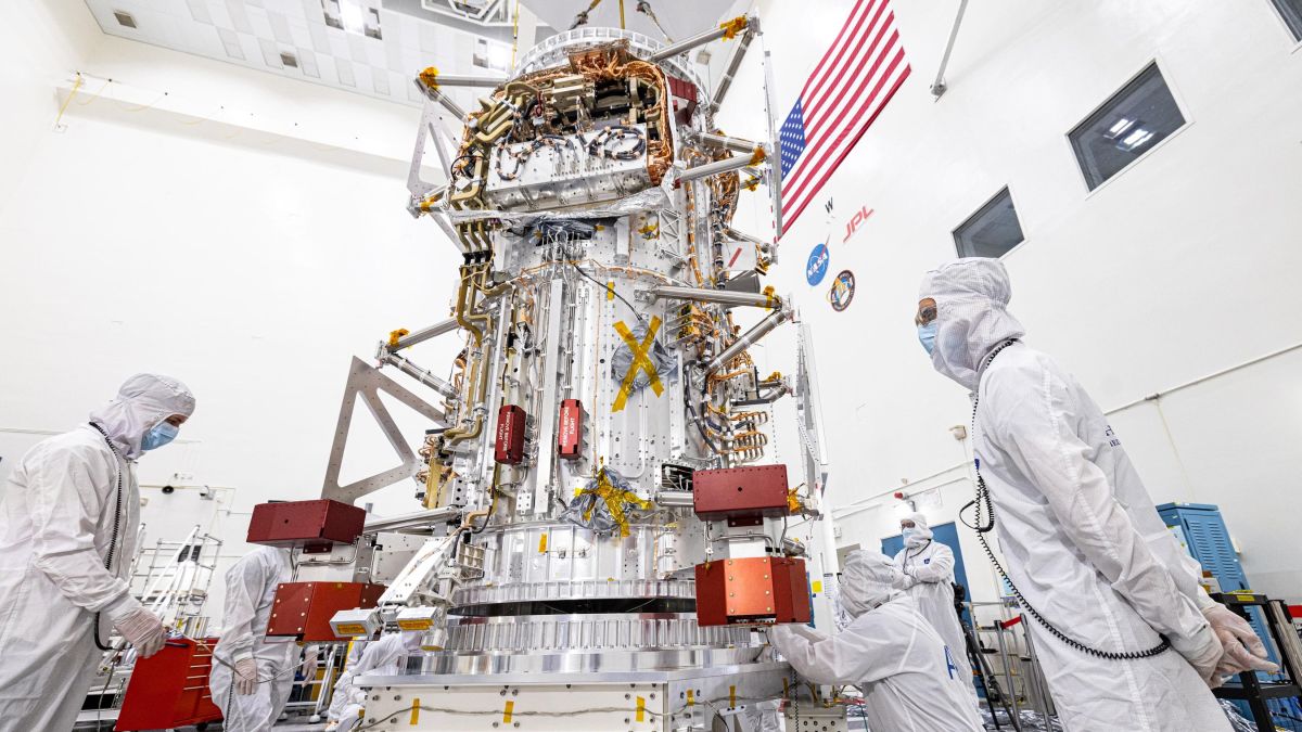 SPACEdotcom's tweet photo. Watch NASA's Jupiter icy moon explorer come together in a new video https://t.co/gmULfWsa2m https://t.co/3FIpeBaUE5