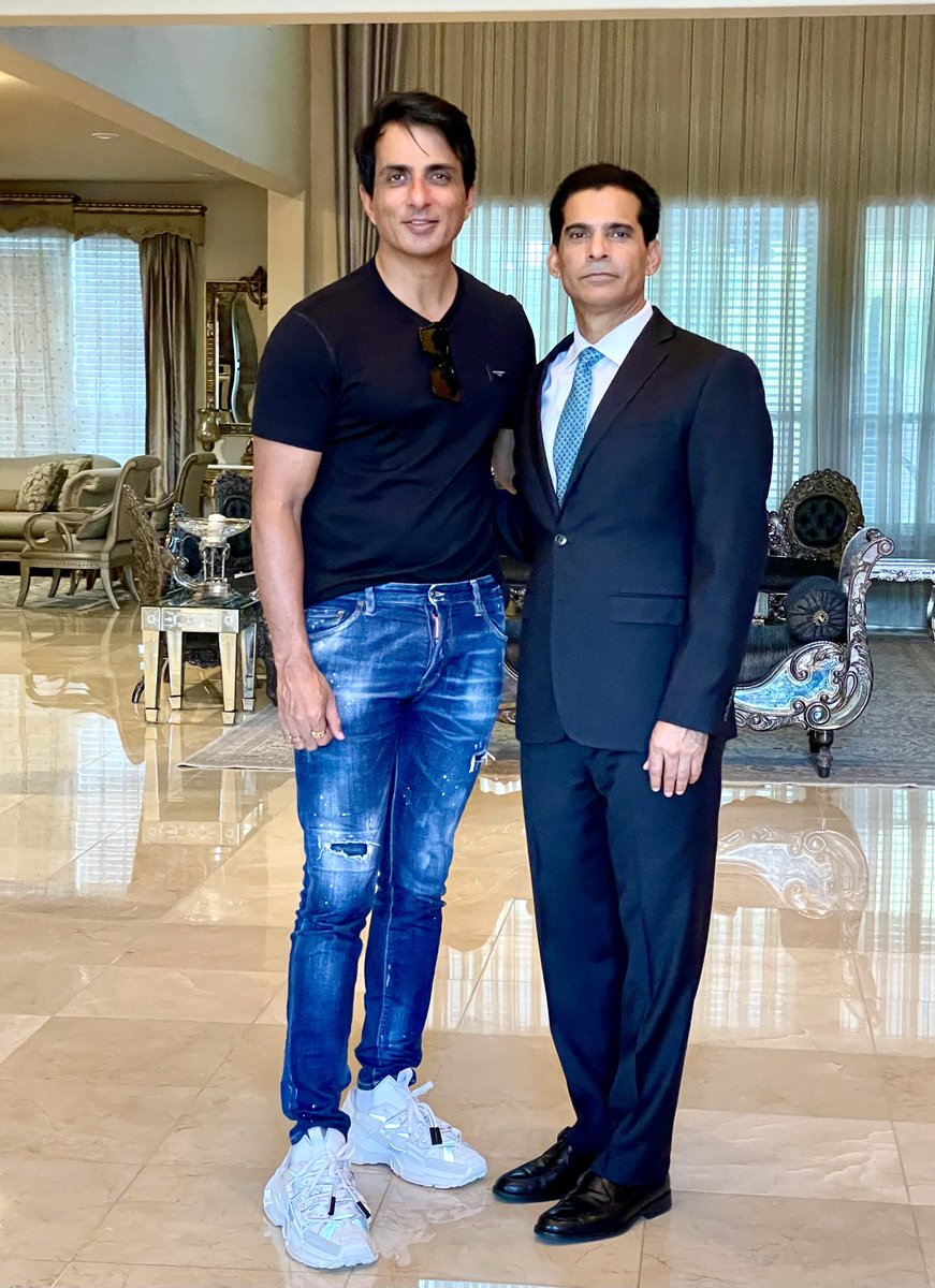 Rajenderpahl's tweet image. HOPE  is a powerful feeling and a strong emotion. Thank you Sonu Sood Bhaji  for sharing your journey with us in Houston and inspiring us. A unique show that brought Houston together. HOPE is all that is needed for a change ⁦@SonuSood⁩ ⁦@sunandavashisht⁩