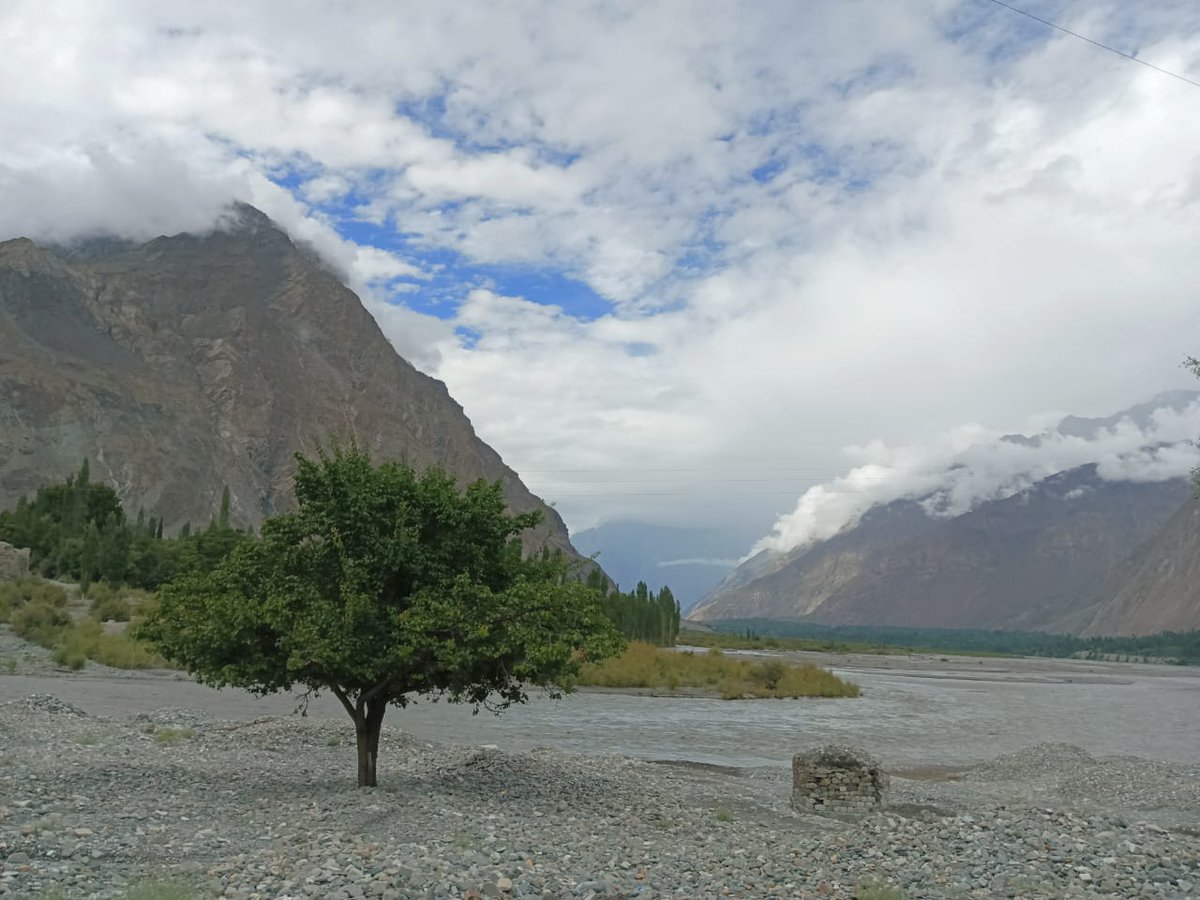 TheOffroader1's tweet photo. Hello i am here 🤩🤩
#travel #travelphotography #trekking #GilgitBaltistan #ghizer #chatorkhand #Pakistan 🇵🇰🇵🇰🇵🇰🇵🇰🇵🇰 https://t.co/JOAOXdrtWv