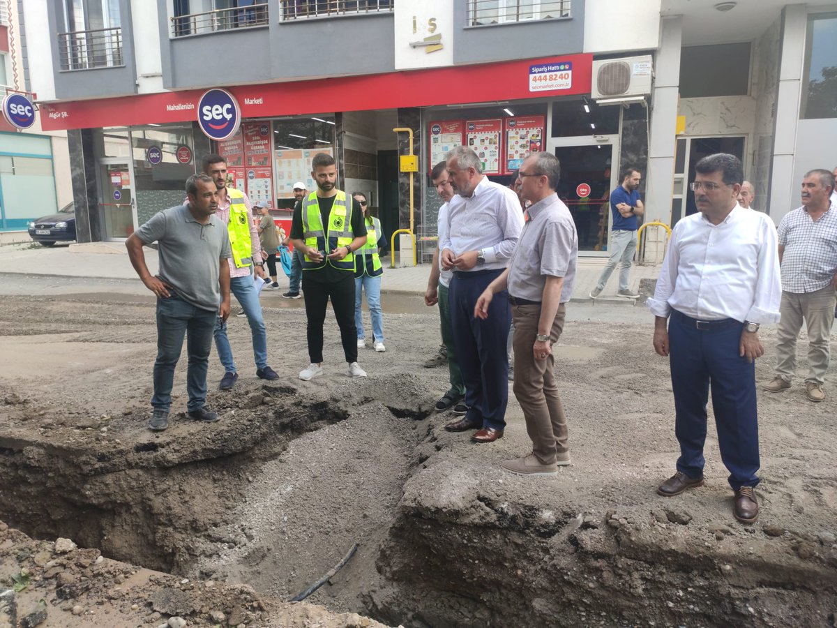 hamitkilicbafra's tweet photo. Milletvekilimiz @AvOrhanKIRCALI, İlçe Başkanımız @AvibrahimSemiz ile ilçemizi daha sağlıklı bir altyapıya kavuşturmak için @GenelSaski tarafından gerçekleştirilen 153 kilometre uzunluğundaki alt yapı hattı çalışmalarında incelemelerde bulunarak yetkililerden bilgi aldık. https://t.co/aQB0Wcd2e8