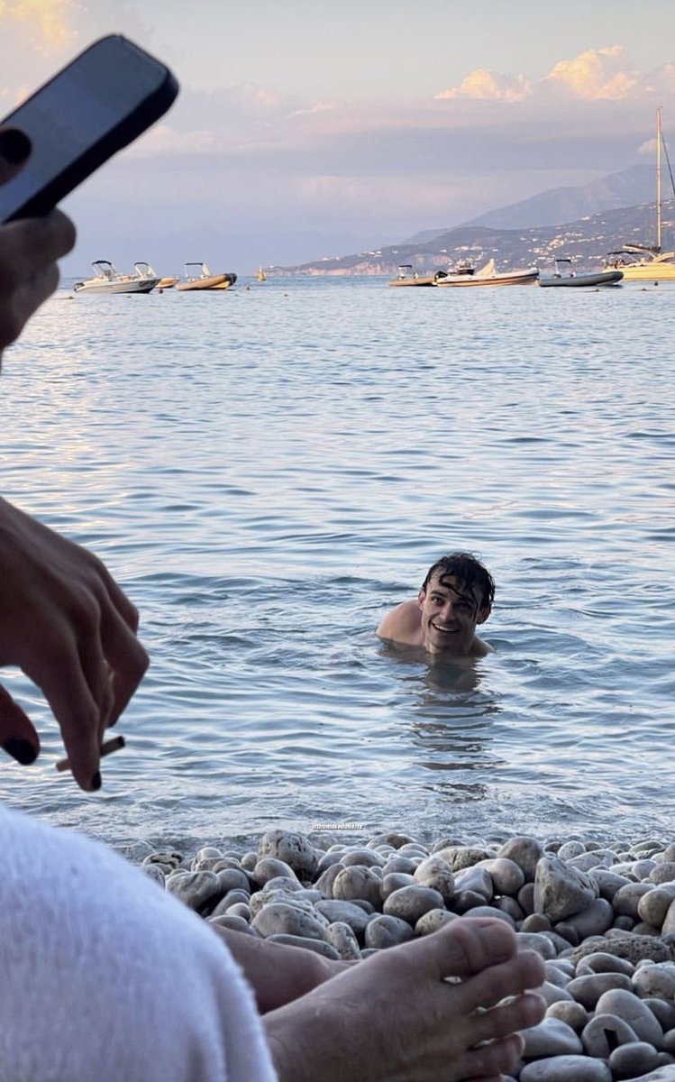 ModellingFaux's tweet image. Beach bae.