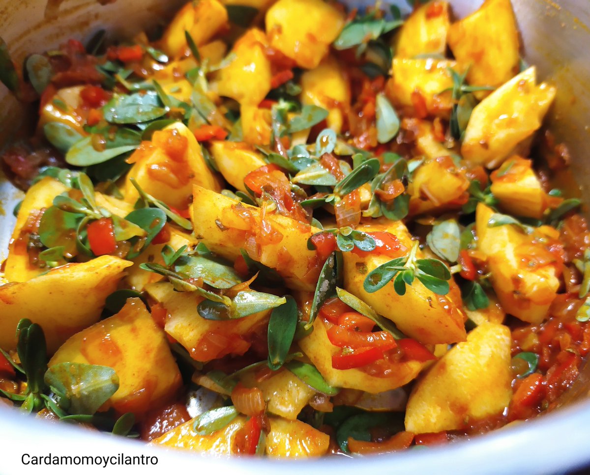 paqui_gg66's tweet photo. Preparando una cazuela de patatas con verdolaga al orégano. https://t.co/QqoxYCRnwN