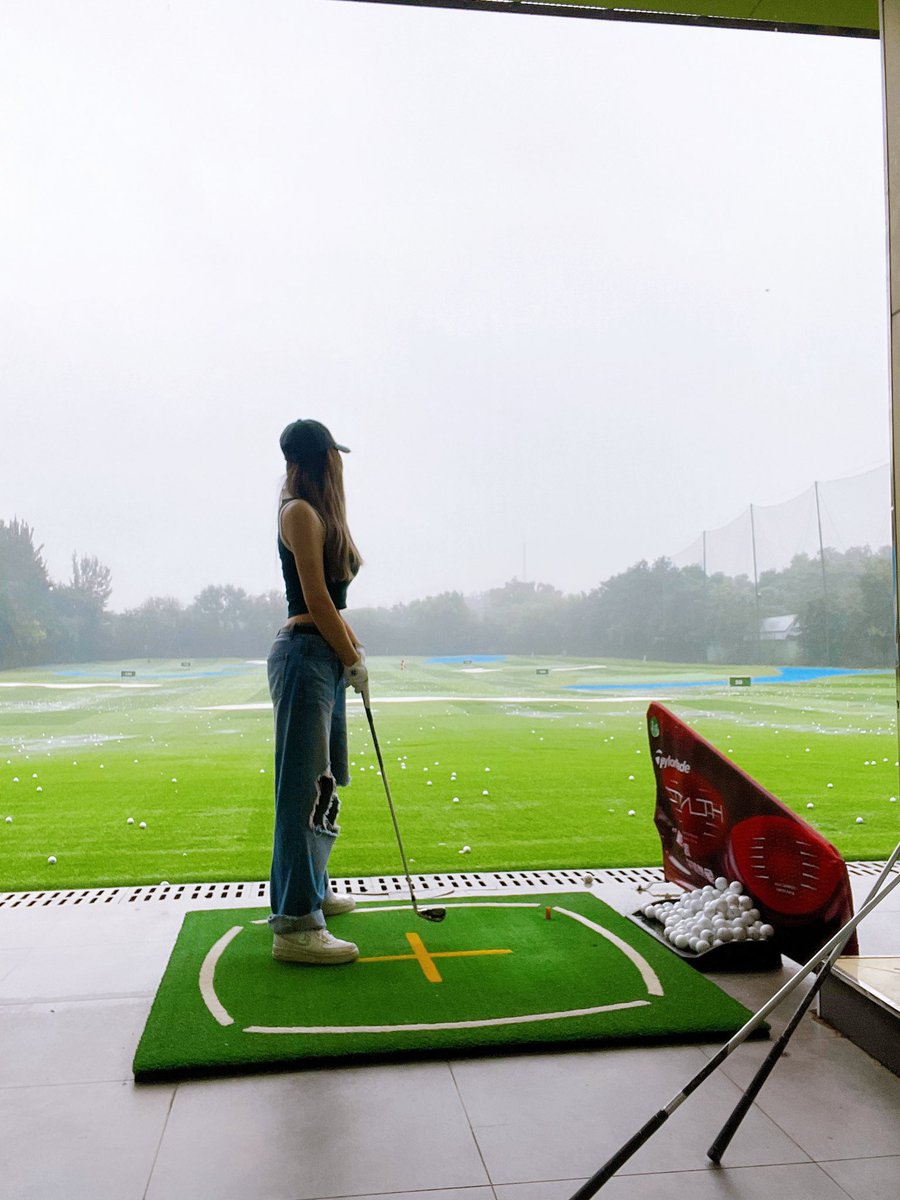 phoebe_web3gal's tweet photo. Raining Day https://t.co/IDB8tVySW2